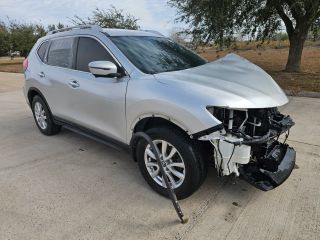2017 Nissan Rogue SV - Exterior Front Right Corner Image